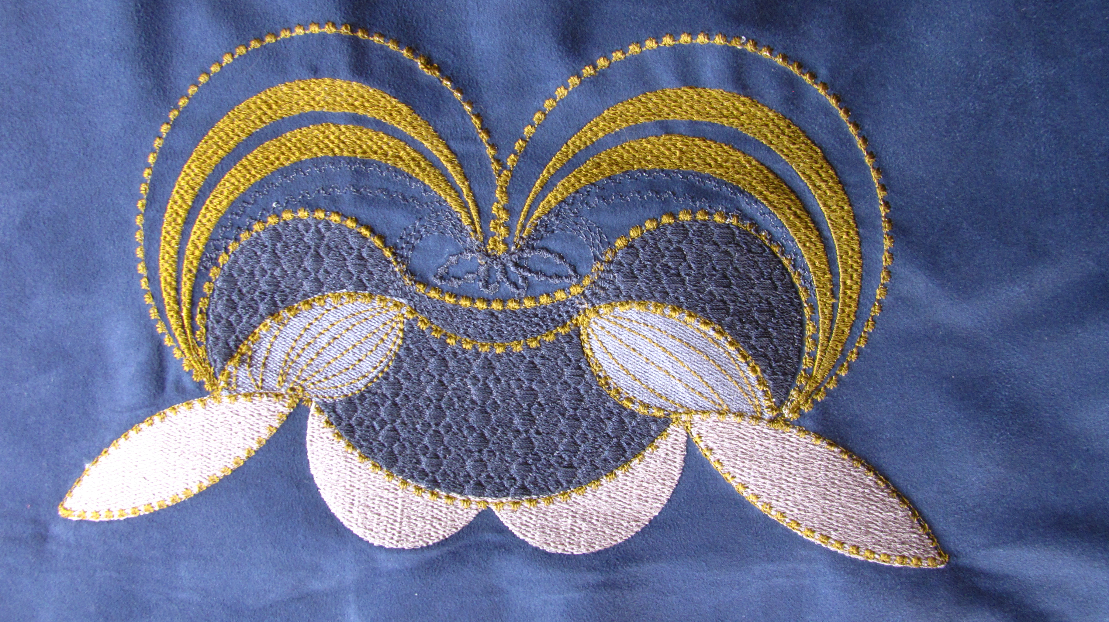 doodle-swirl-filled-abstract-embroidery