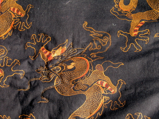 dragon-quilt-alexander-henry-fabric-detail