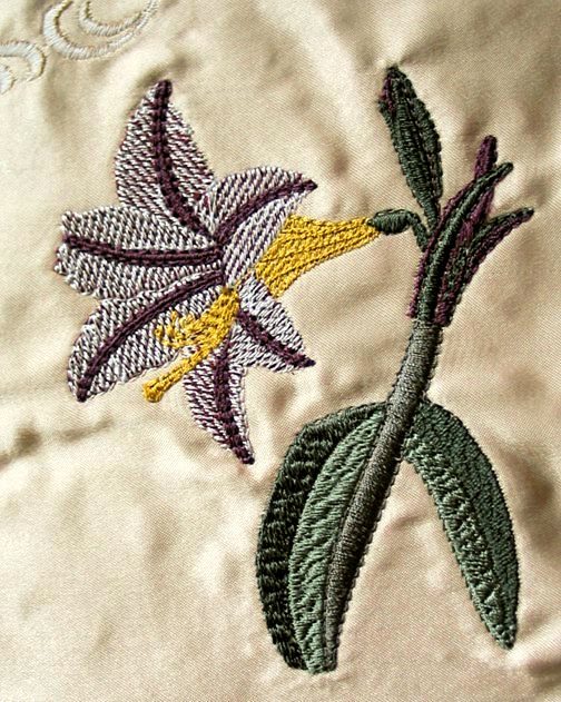 amaryllis-filled-embroidery