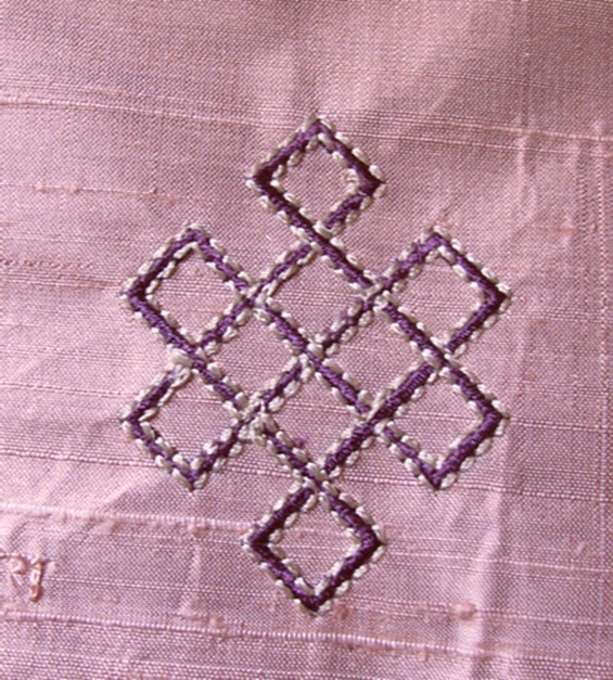 endless-knot-abstract-ornament-embroidery