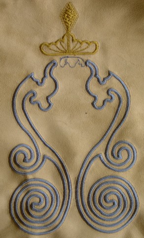 geo-crown-swirl-satin-stitch-abstract-embroidery