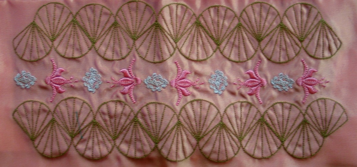 fan-redwork-filled-quilt-border-embroidery